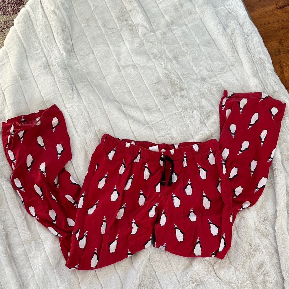 Amazon Essentials Women's Red Penguin Pajama Pants